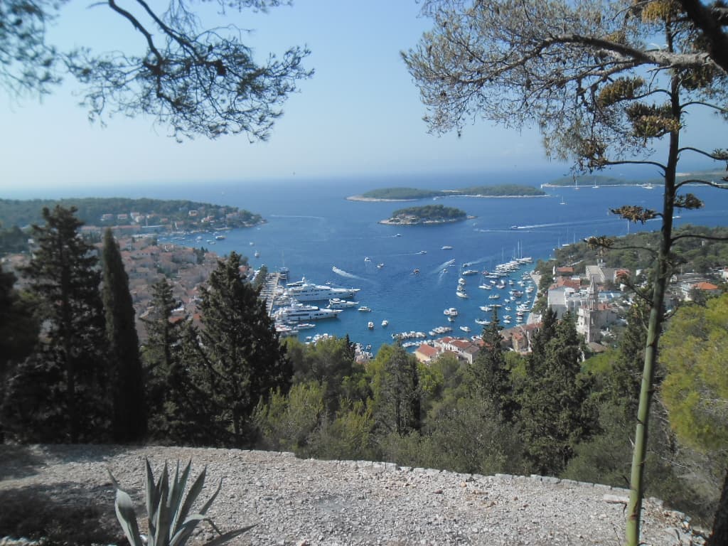 Pakleni ostrovy — smaragdové souostroví kousek od Hvaru